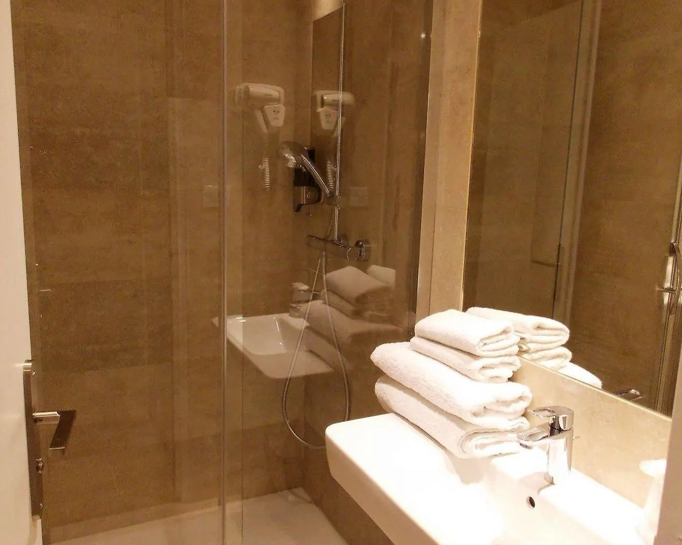 Hotel Excelsior Batignolles 3*