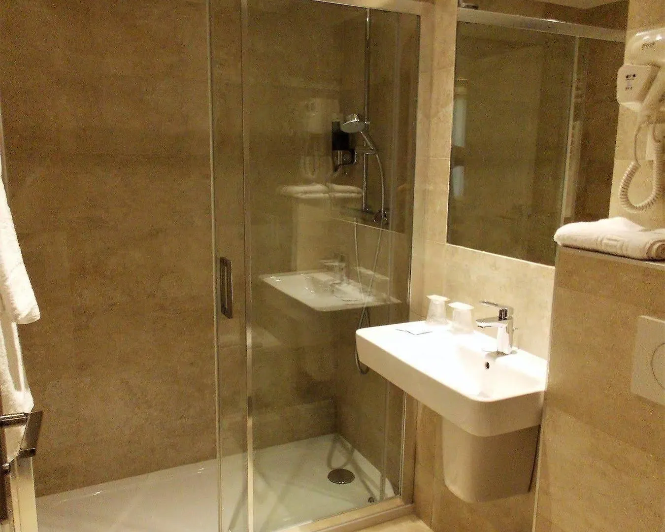 Excelsior Batignolles 3* Paris